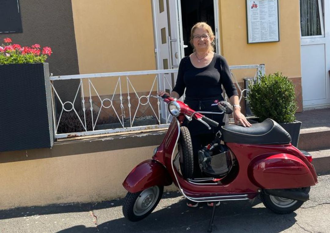 da-teresa-butzbach_rote-vespa
